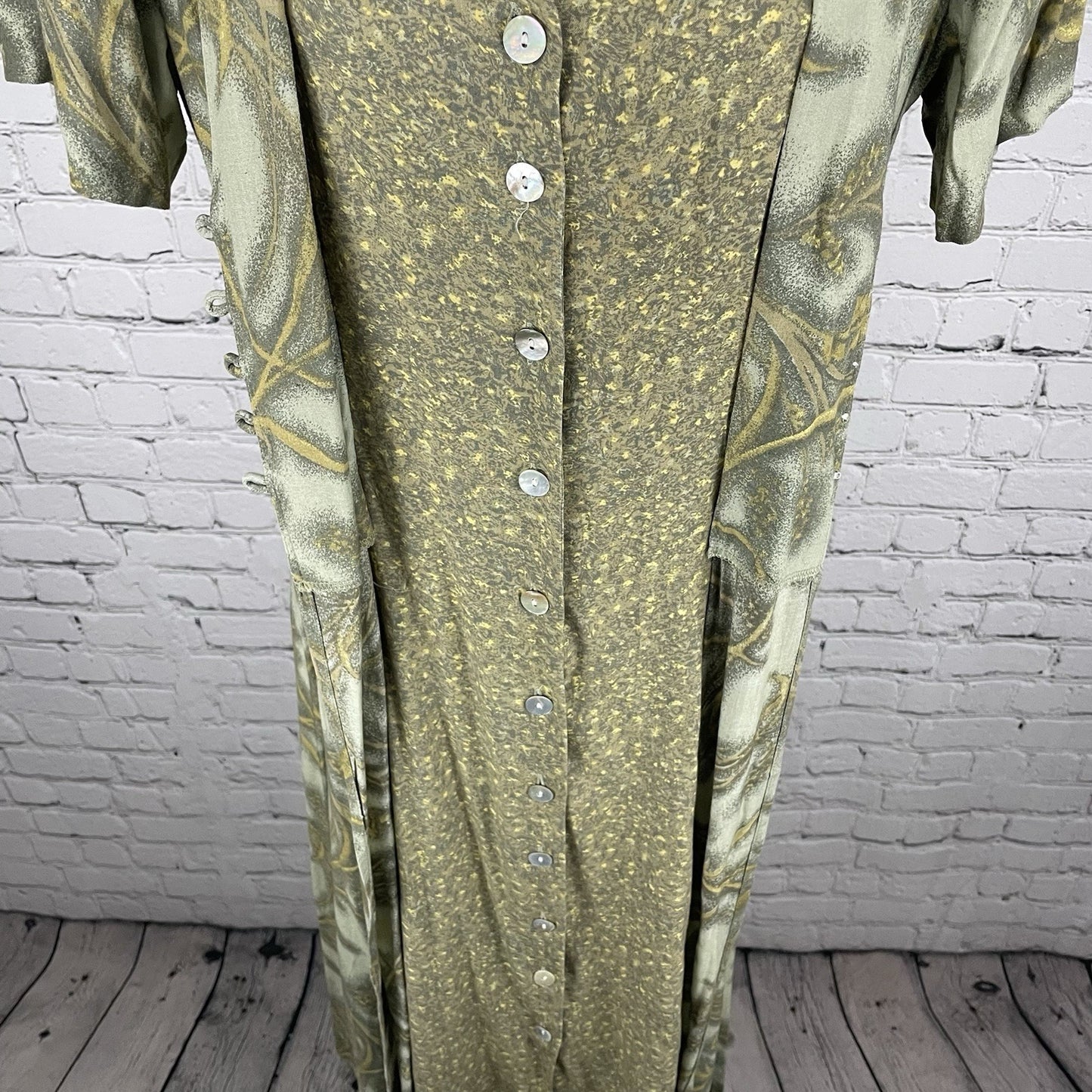 VTG Betsey’s Things Green Floral Buttoned Padded Short Sleeve Midi Dress Size 8