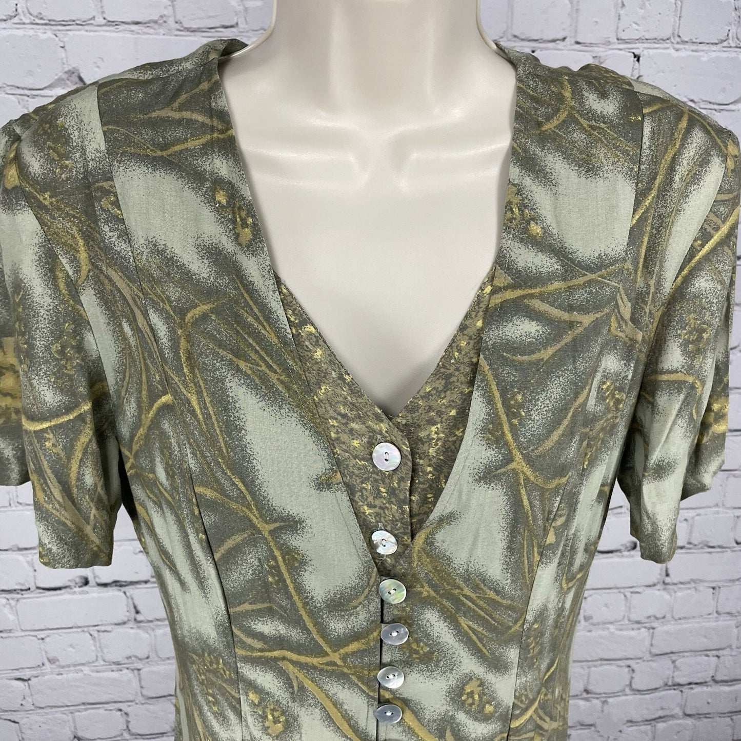 VTG Betsey’s Things Green Floral Buttoned Padded Short Sleeve Midi Dress Size 8