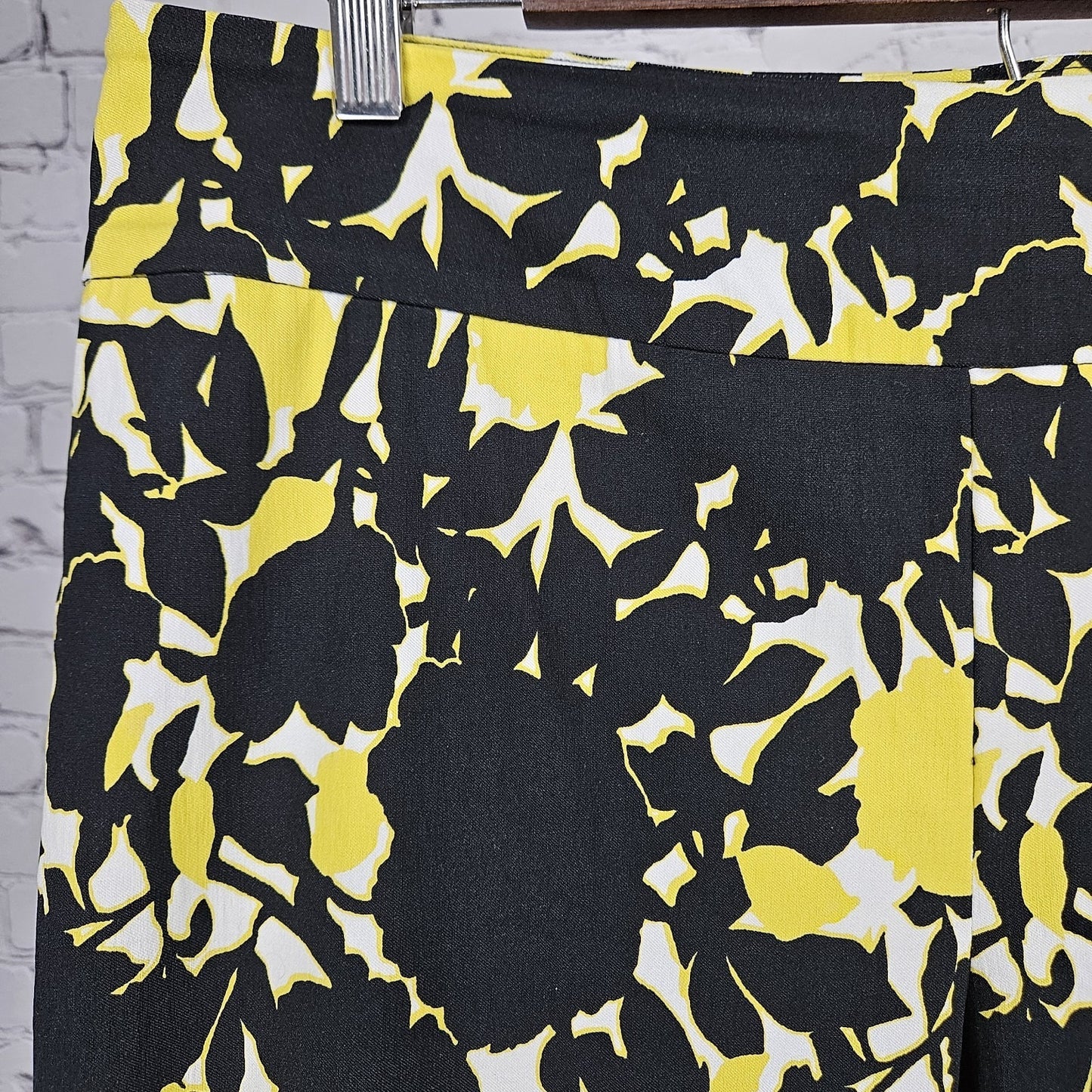 Soft Surroundings Black White Yellow Floral Mid Rise Pull On Pants Large (35x28)