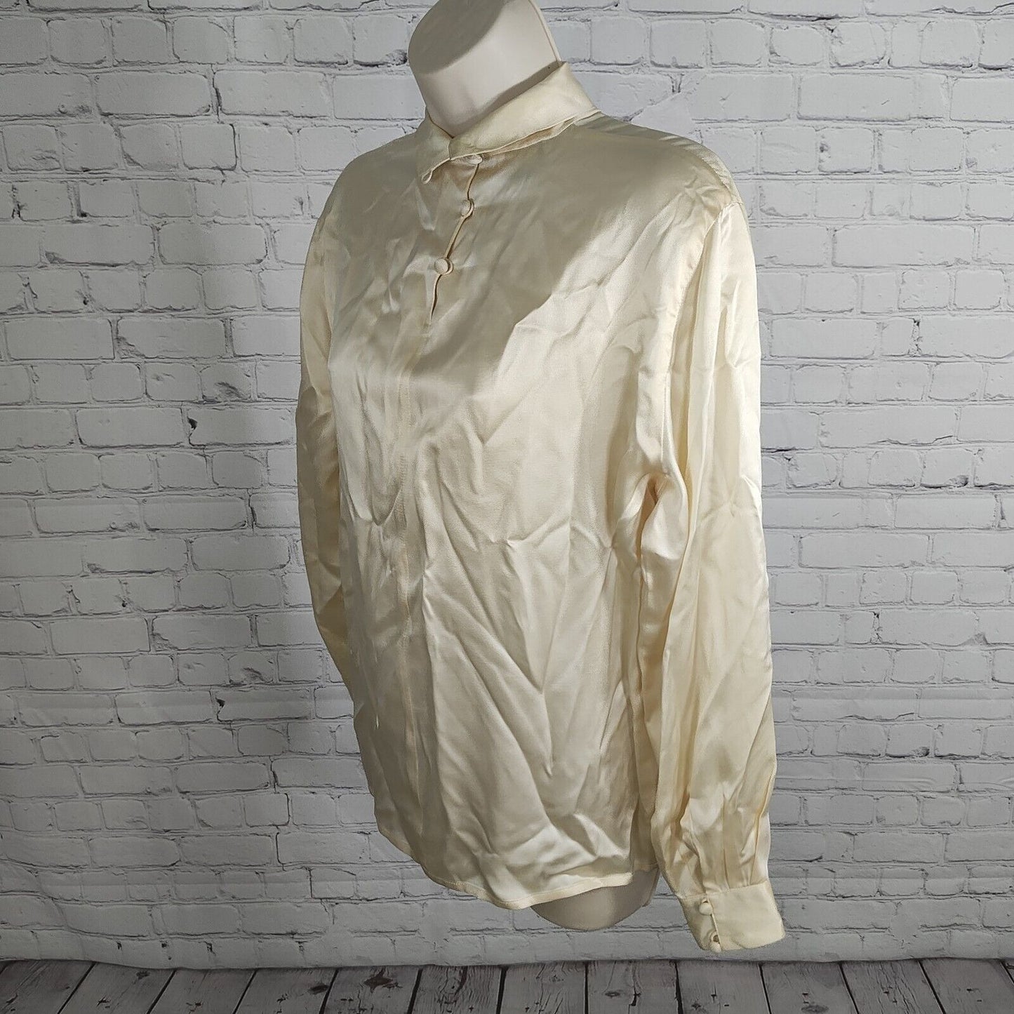 VTG Anne Klein II 100% Silk Cream High Neck Long Sleeve Collared Button Size 8