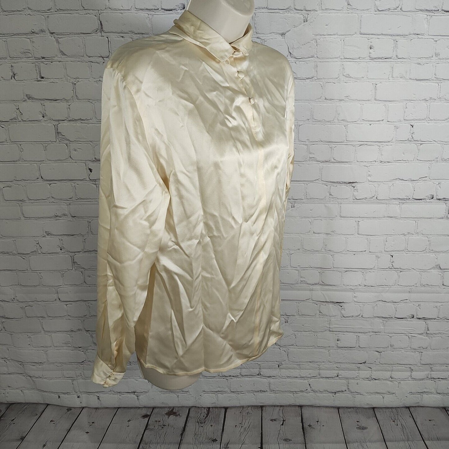 VTG Anne Klein II 100% Silk Cream High Neck Long Sleeve Collared Button Size 8