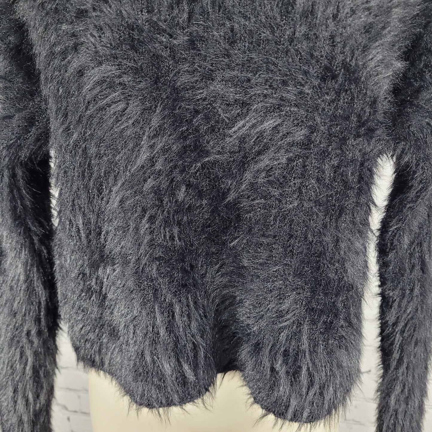 Urban Outfitters Black Faux Fur Fuzzy Pullover Cropped Sweater Size Large L