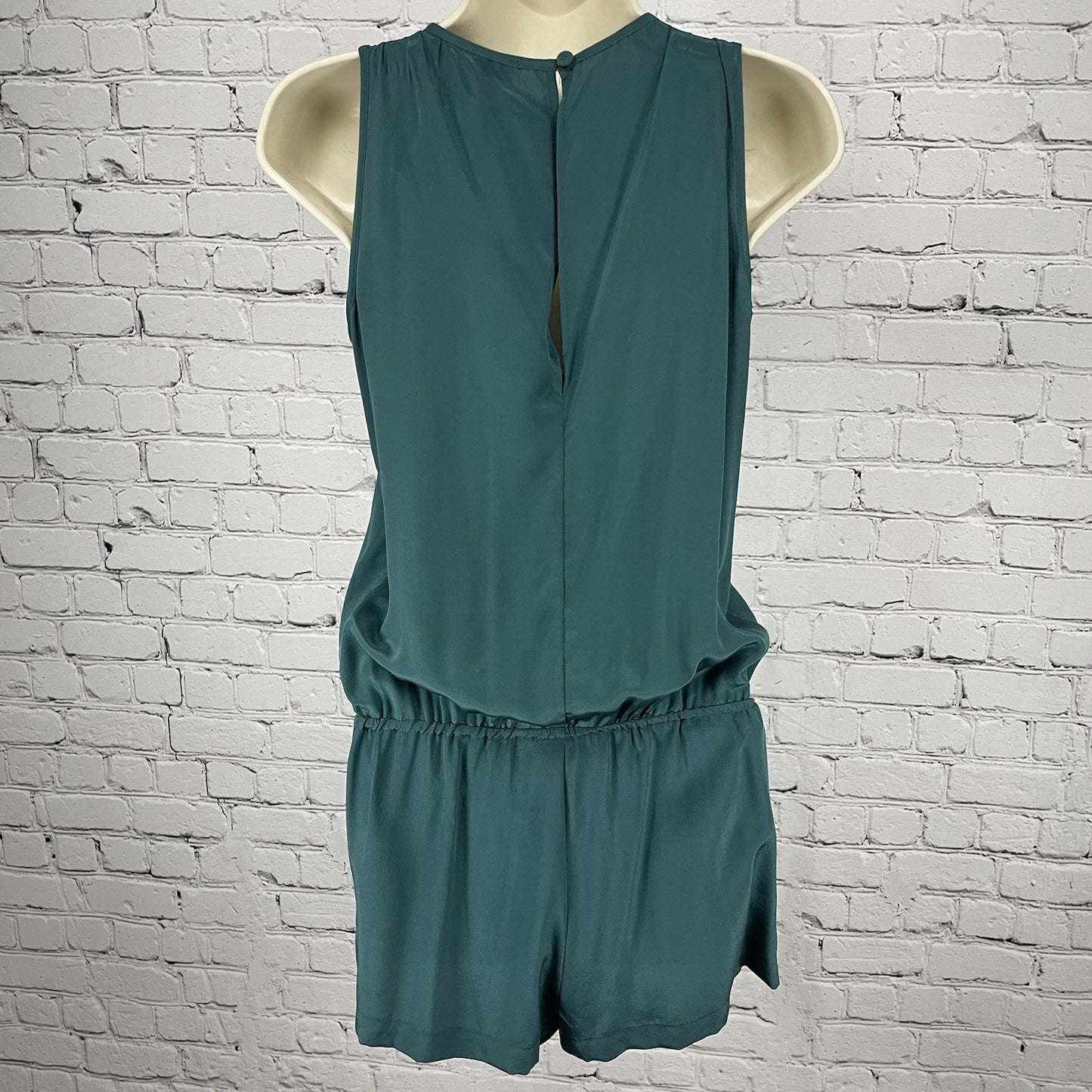 NWD BCBG MAXAZRIA Green Silk Lightweight Tassled Cut Out Romper Pockets Size XS