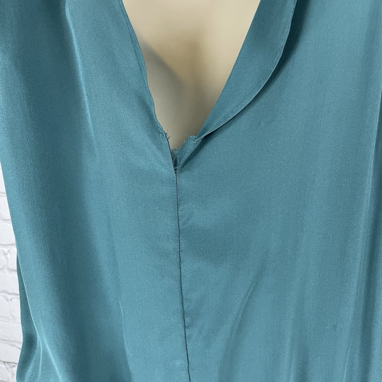 NWD BCBG MAXAZRIA Green Silk Lightweight Tassled Cut Out Romper Pockets Size XS