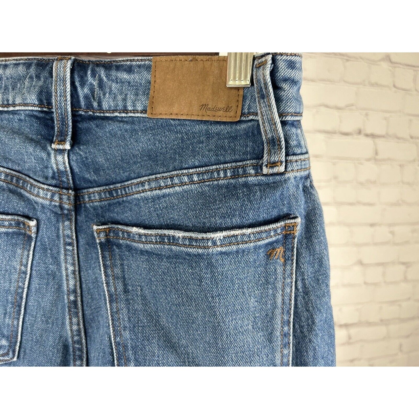 Madewell Medium Wash Curvy Perfect Vintage Straight Jean Cutoff Shorts (25x3.5)