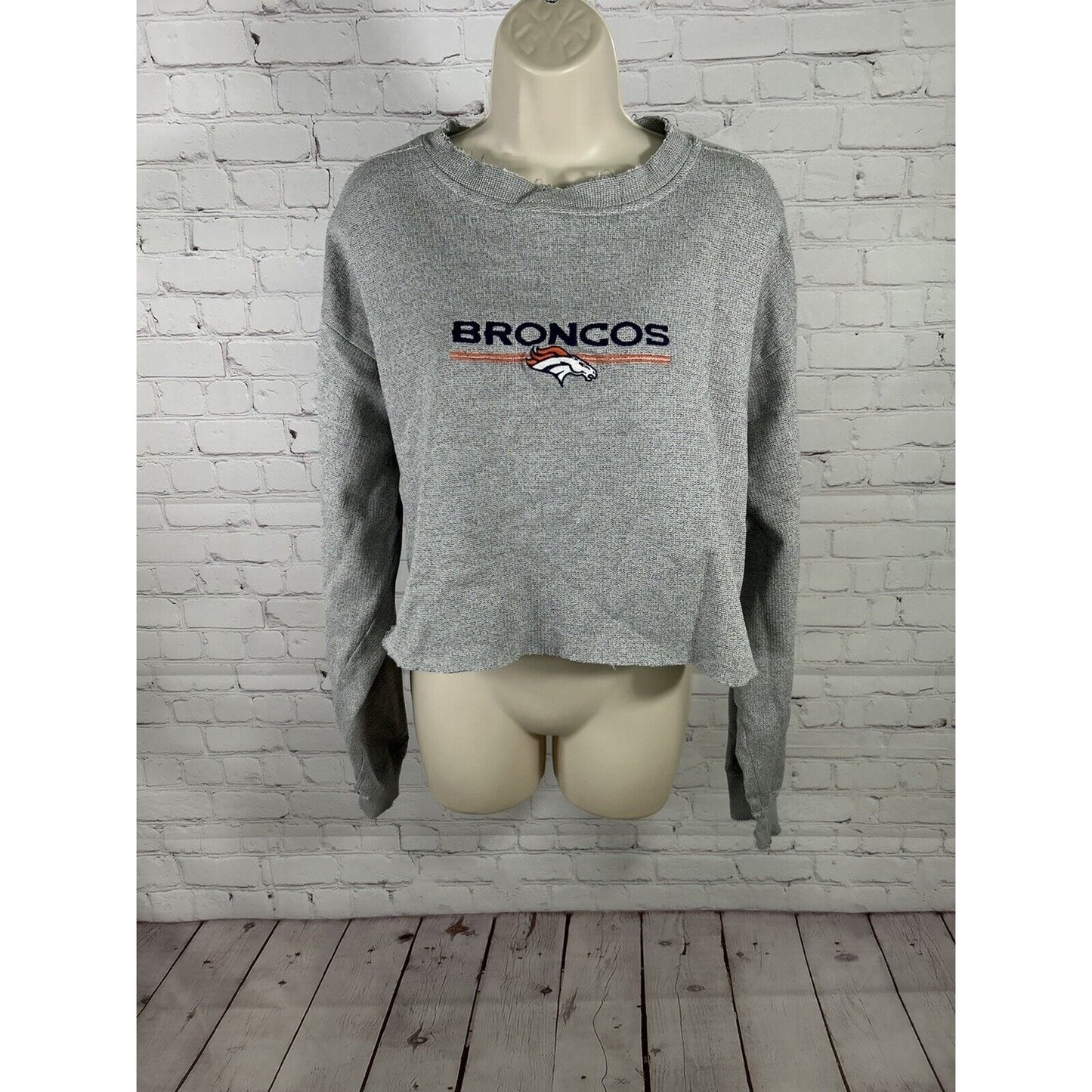 Majestic Denver Broncos Gray Raw Hem Cropped Pullover Sweatshirt Women’s L