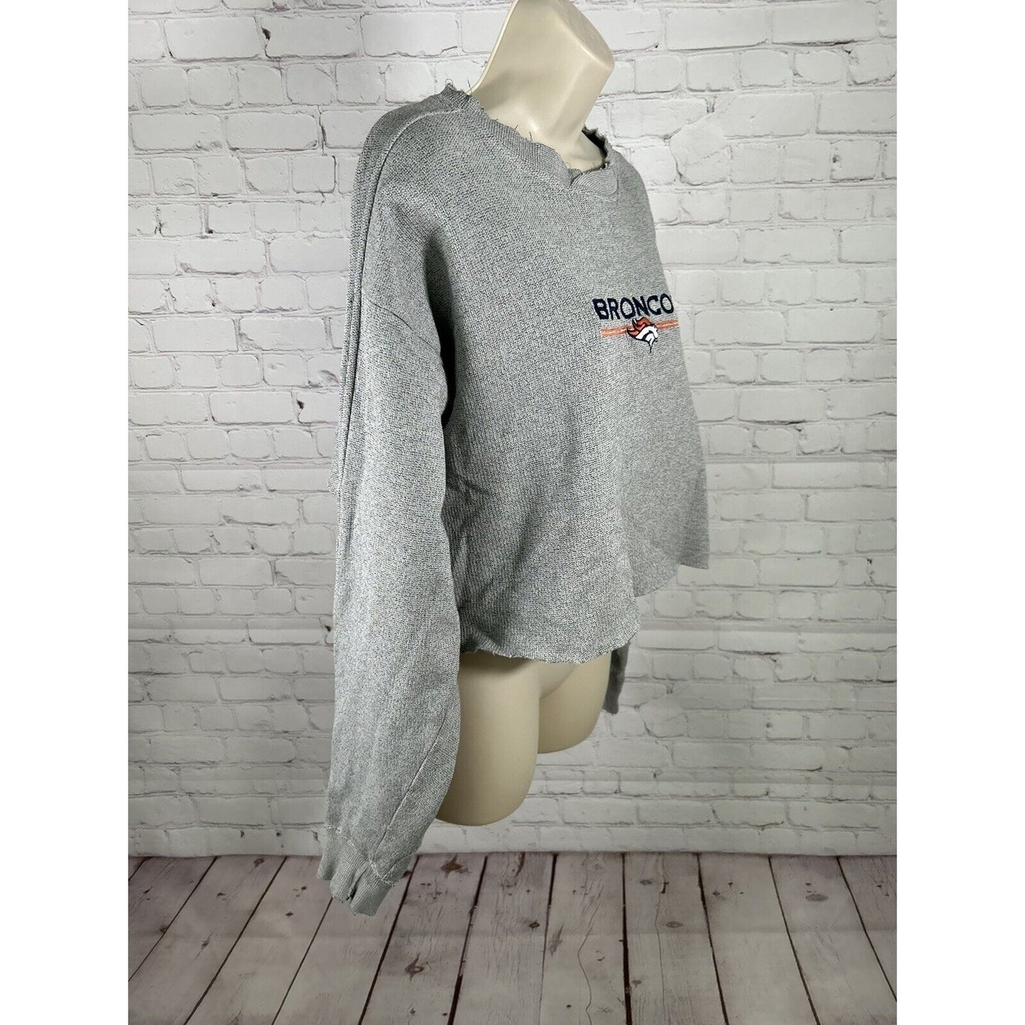 Majestic Denver Broncos Gray Raw Hem Cropped Pullover Sweatshirt Women’s L