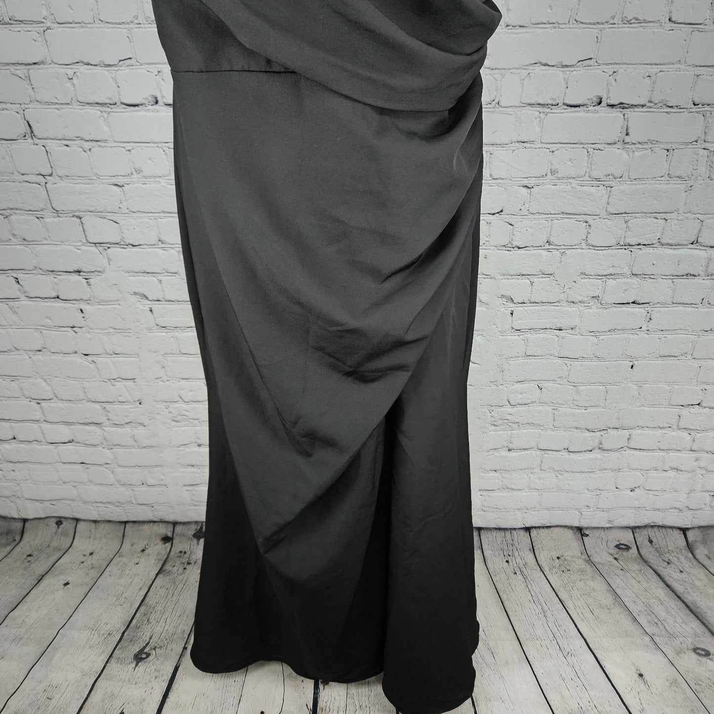 Revelry Black Strappy Ruched Side Slit Padded Bodice Lined Formal Maxi Dress 20