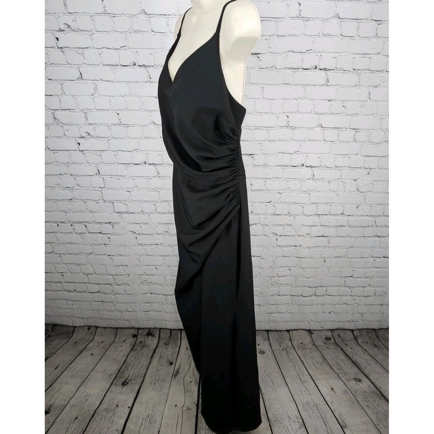 Revelry Black Strappy Ruched Side Slit Padded Bodice Lined Formal Maxi Dress 20