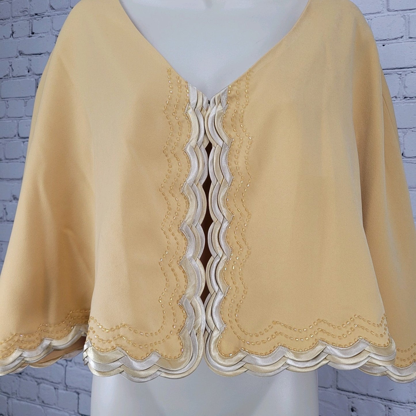 VTG Natalie Barri Yellow Beaded & Gold Trim Lined Lightweight Shawl Size 24W