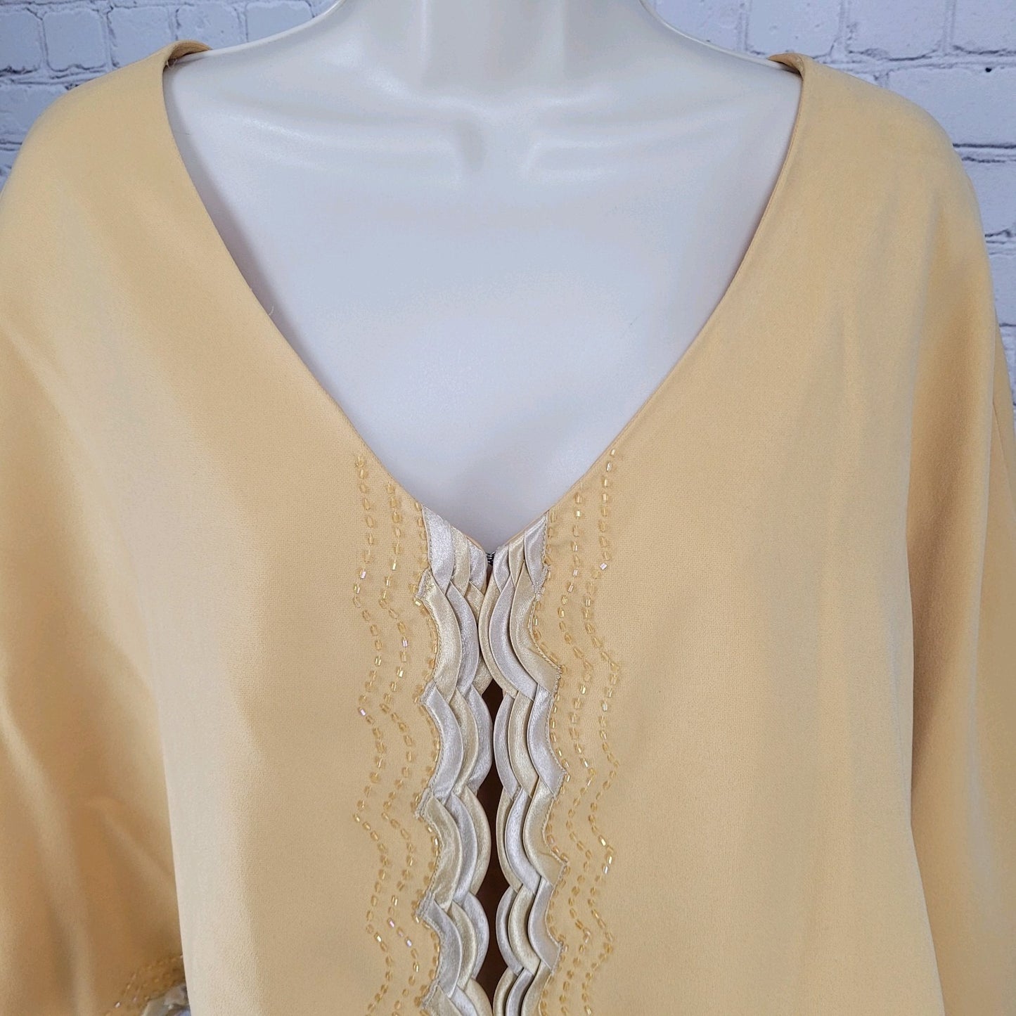 VTG Natalie Barri Yellow Beaded & Gold Trim Lined Lightweight Shawl Size 24W