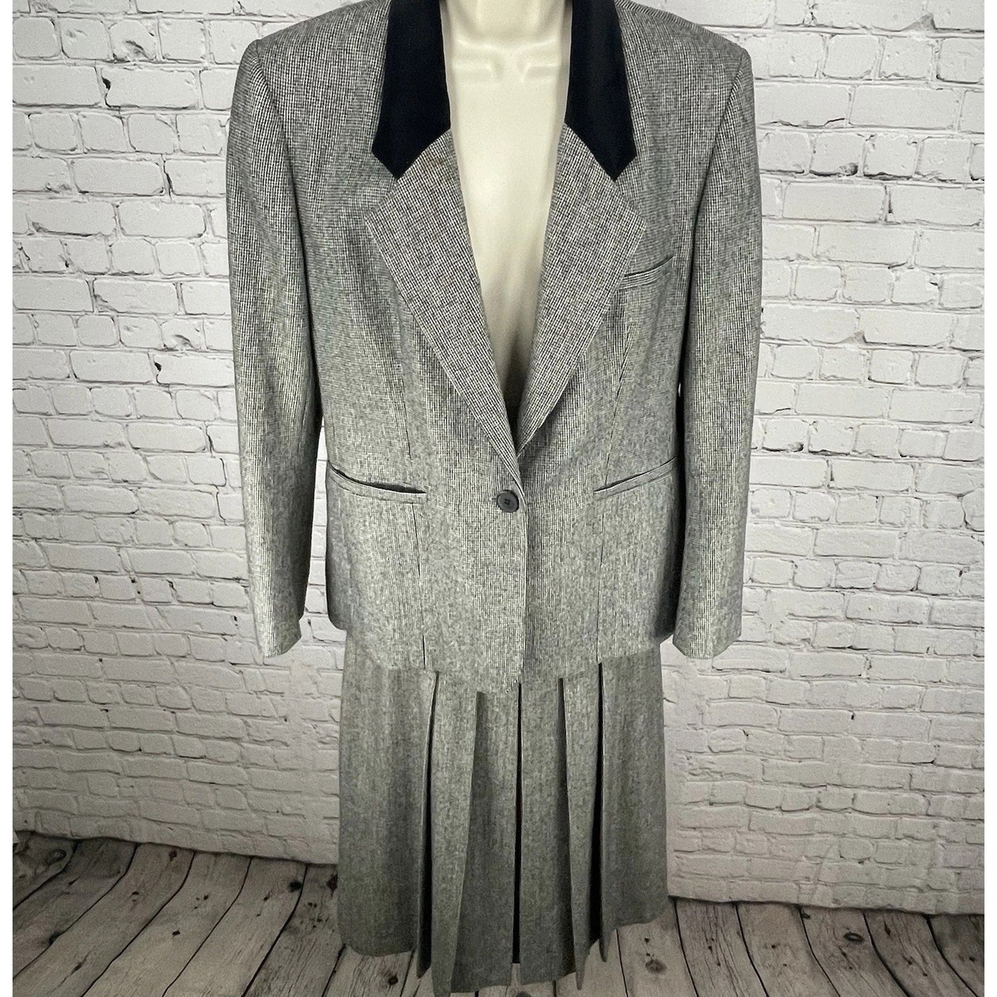 VTG Evan Picone Black & White Blazer Pleated Skirt Suit Set USA Made Size 12/14