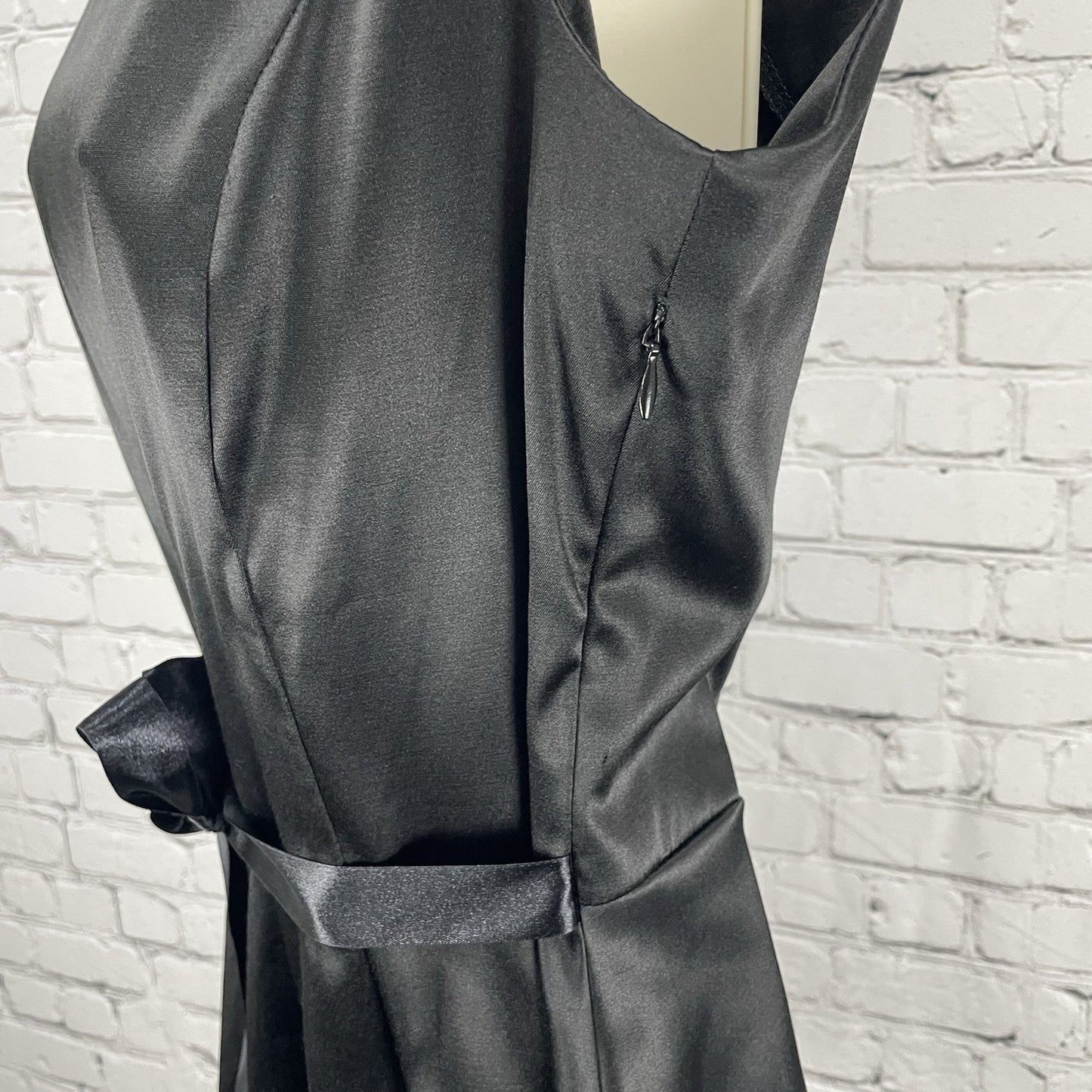 NWT NIFE Black Satin Pleated Tie Sleeveless Blouse Top Zipped Stretch Size 4