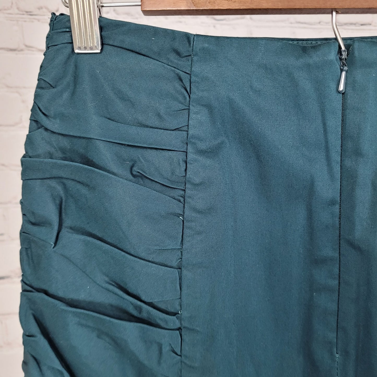 Cartonnier Anthropologie Green Stretch Ruched Lined Pencil Skirt Size 2 (27x20)