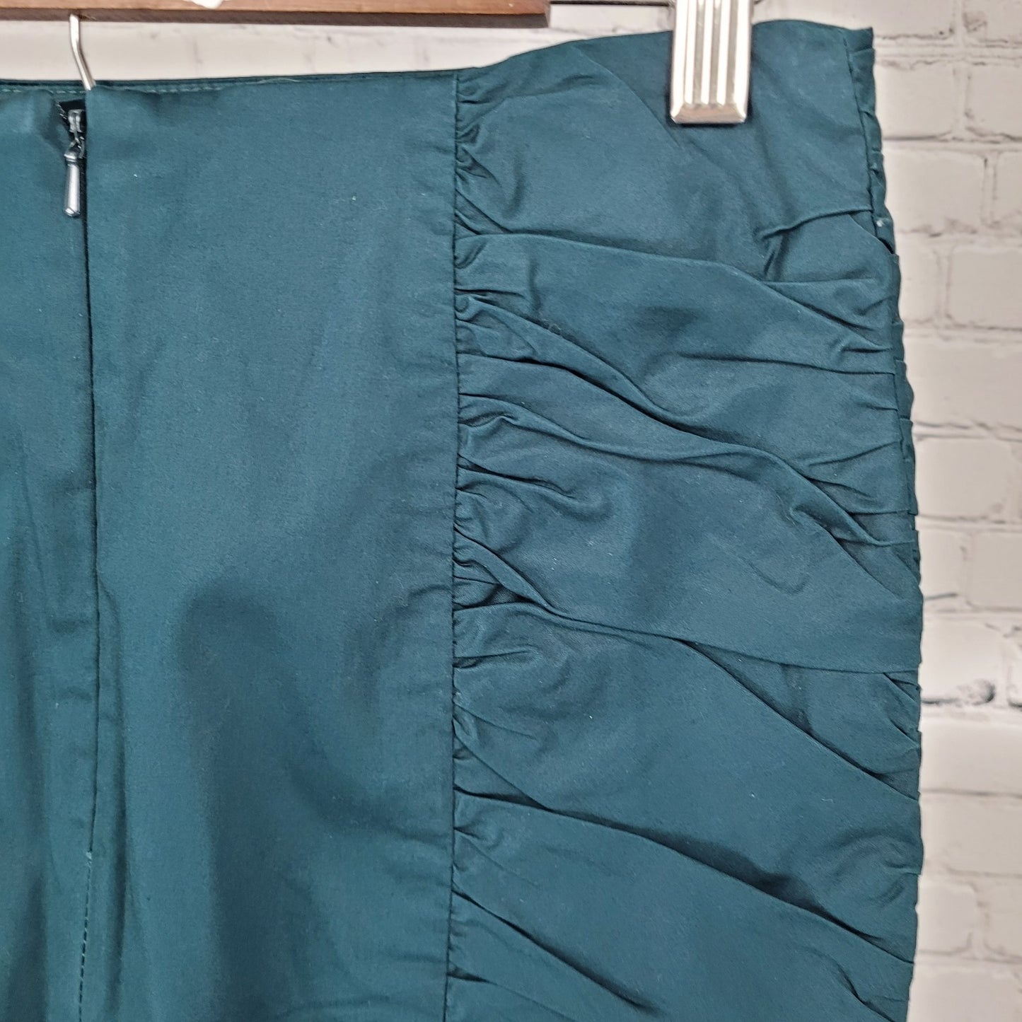 Cartonnier Anthropologie Green Stretch Ruched Lined Pencil Skirt Size 2 (27x20)