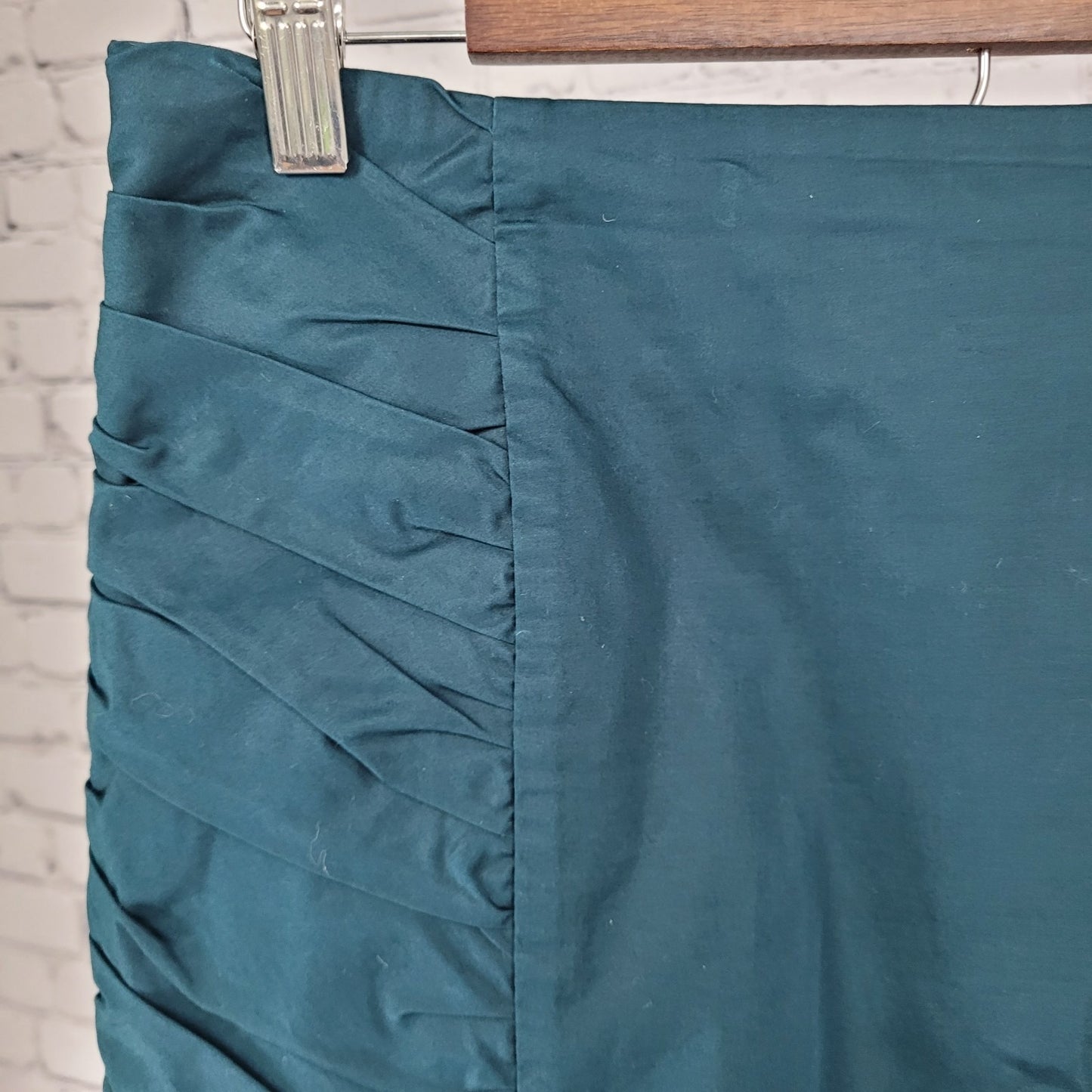 Cartonnier Anthropologie Green Stretch Ruched Lined Pencil Skirt Size 2 (27x20)