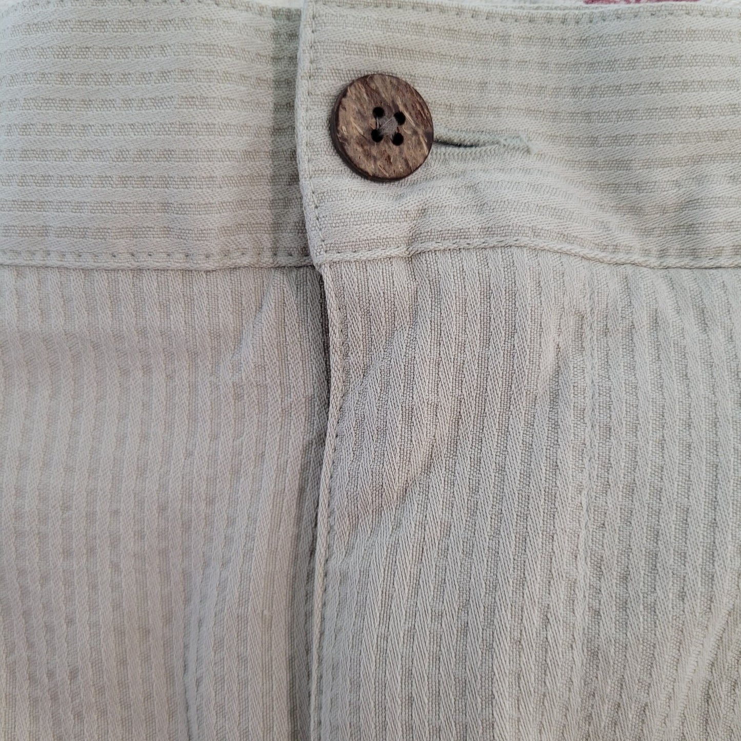 Lineage Beige 100% Silk Striped Pleated Lightweight Chino Shorts Size 42 (40x9)
