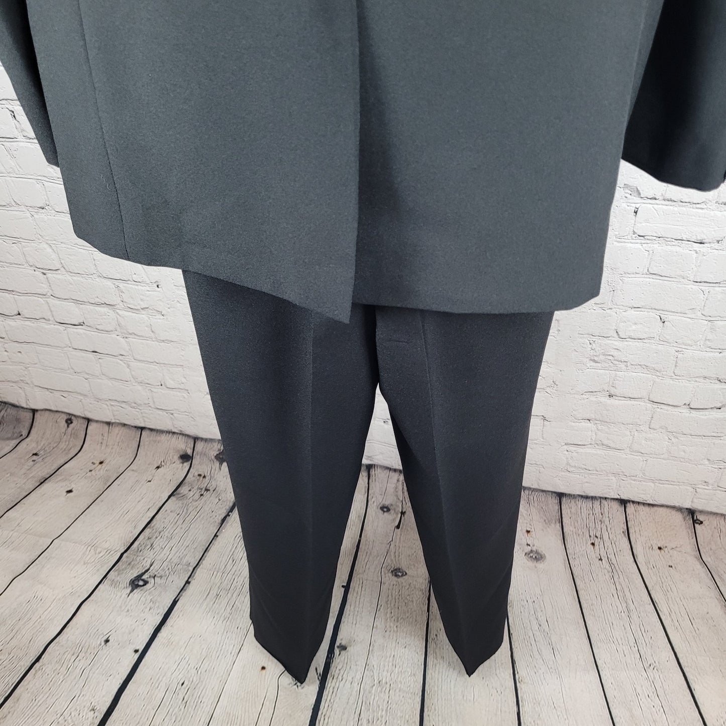 Formalwear Southeastern Black Tuxedo Suit Set Jacket Size 40R Pants 34R (32x33)