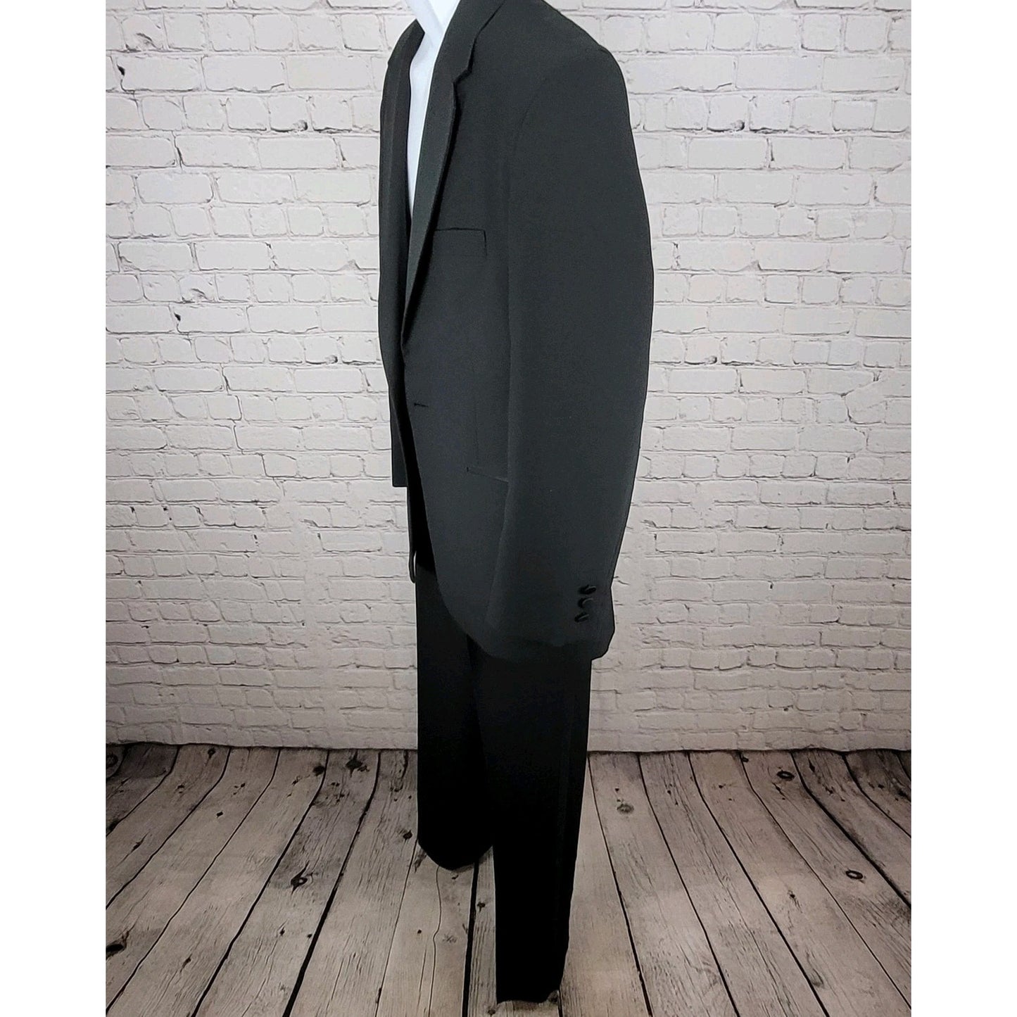 Formalwear Southeastern Black Tuxedo Suit Set Jacket Size 40R Pants 34R (32x33)