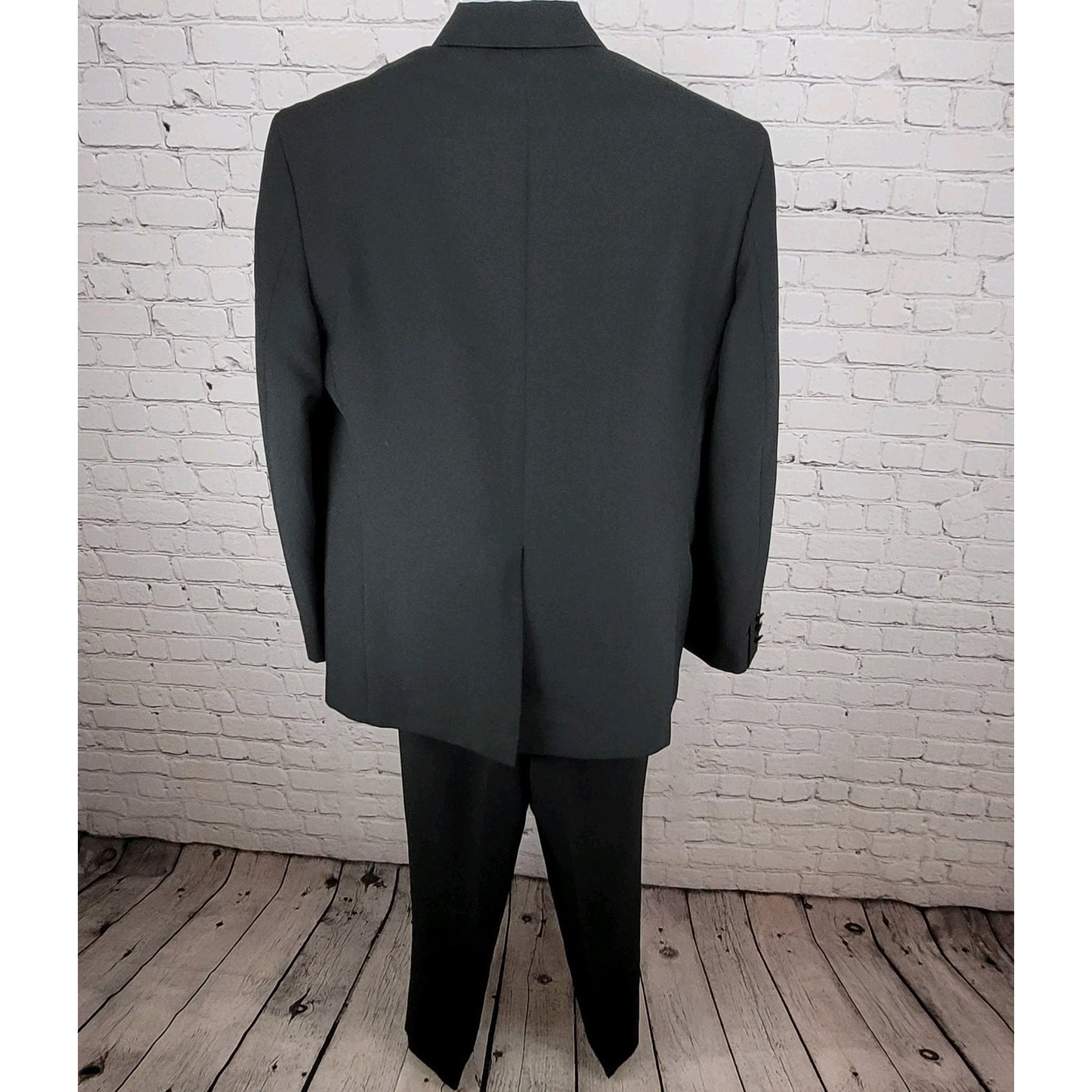 Formalwear Southeastern Black Tuxedo Suit Set Jacket Size 40R Pants 34R (32x33)