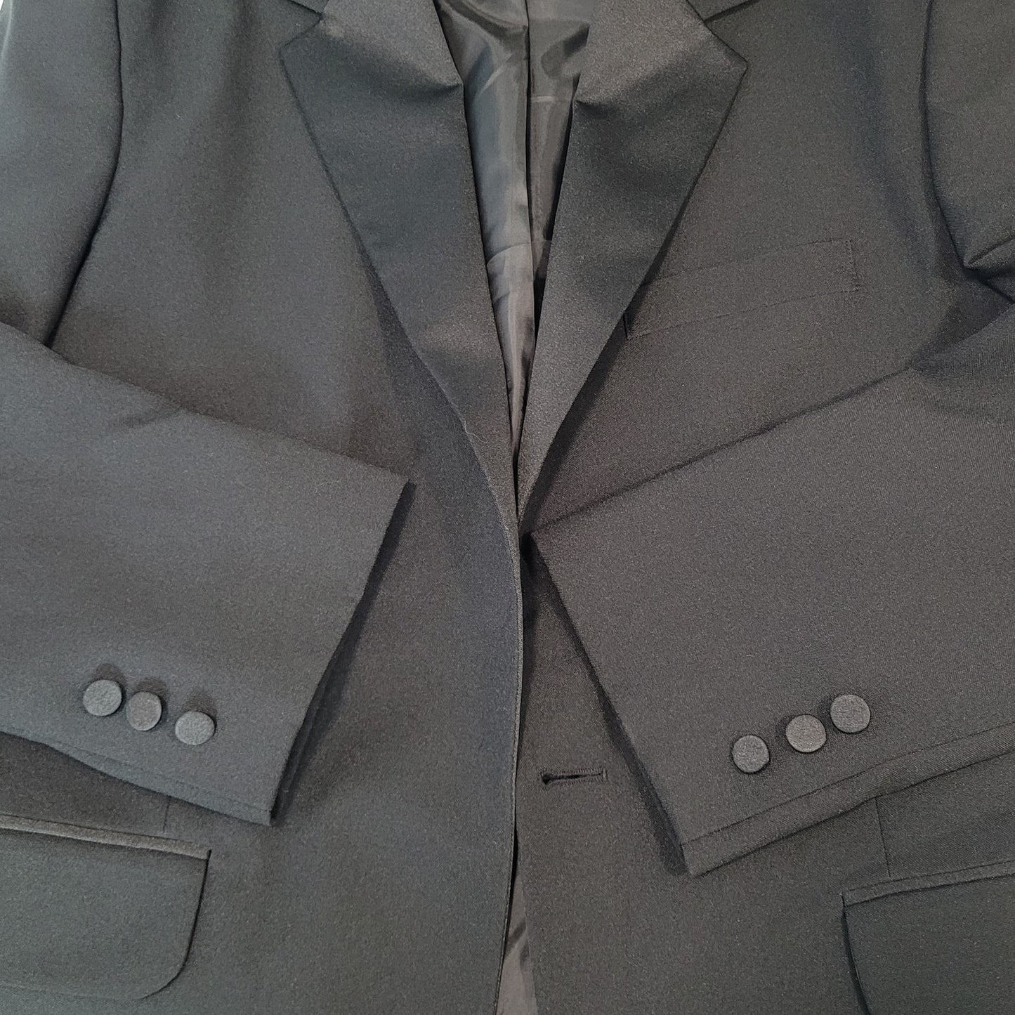 Formalwear Southeastern Black Tuxedo Suit Set Jacket Size 40R Pants 34R (32x33)