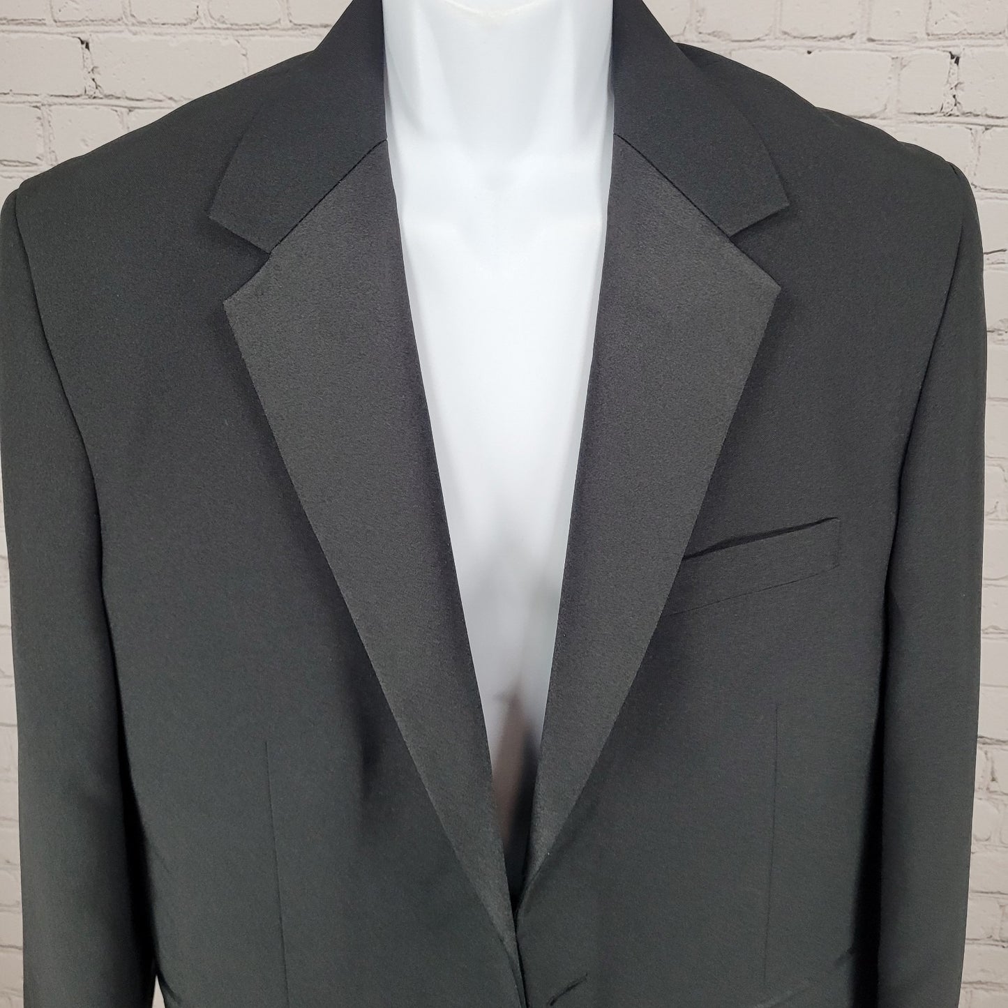 Formalwear Southeastern Black Tuxedo Suit Set Jacket Size 40R Pants 34R (32x33)