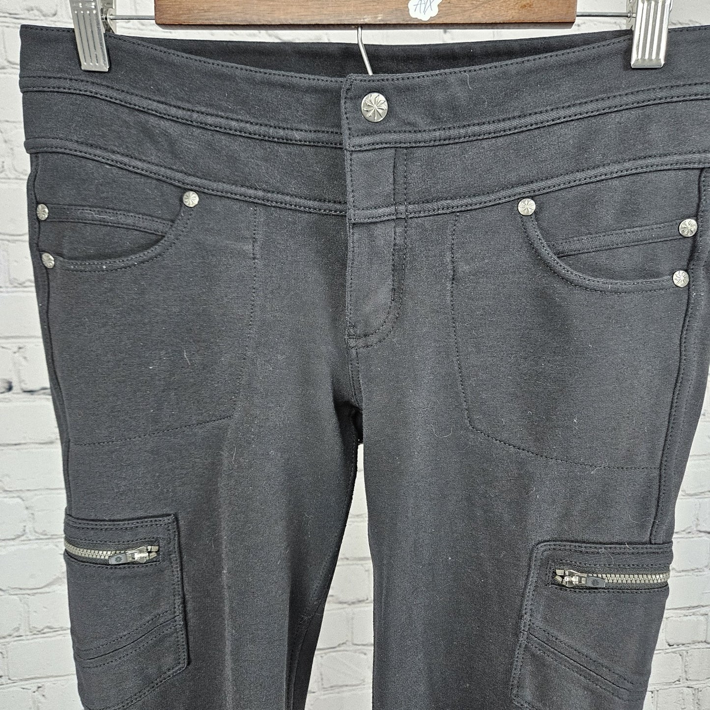 Athleta Charcoal Stretch Cargo Pocket Activewear Slim Taper Leg Pants 6 (30x28)