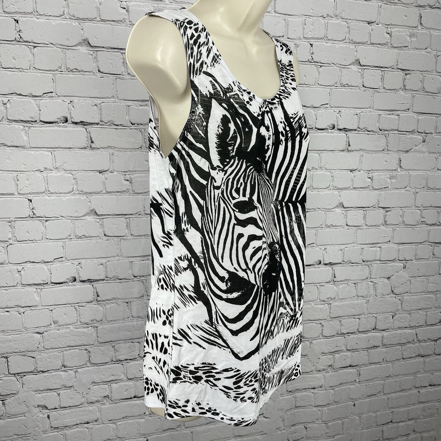 NWT San Diego Zoo White Zebra Print Lightweight Tank Top USA Made Size Medium M