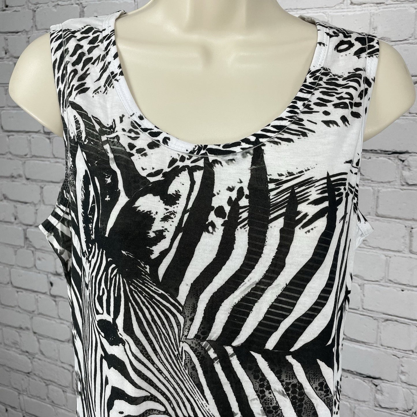 NWT San Diego Zoo White Zebra Print Lightweight Tank Top USA Made Size Medium M