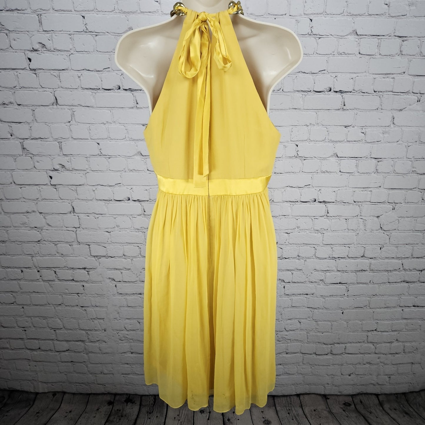 Donna Morgan Yellow 100% Silk Chiffon Gold Chain Halter Tie Knee Length Dress 10
