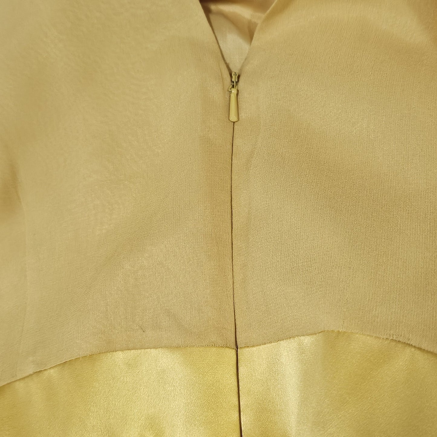 Donna Morgan Yellow 100% Silk Chiffon Gold Chain Halter Tie Knee Length Dress 10