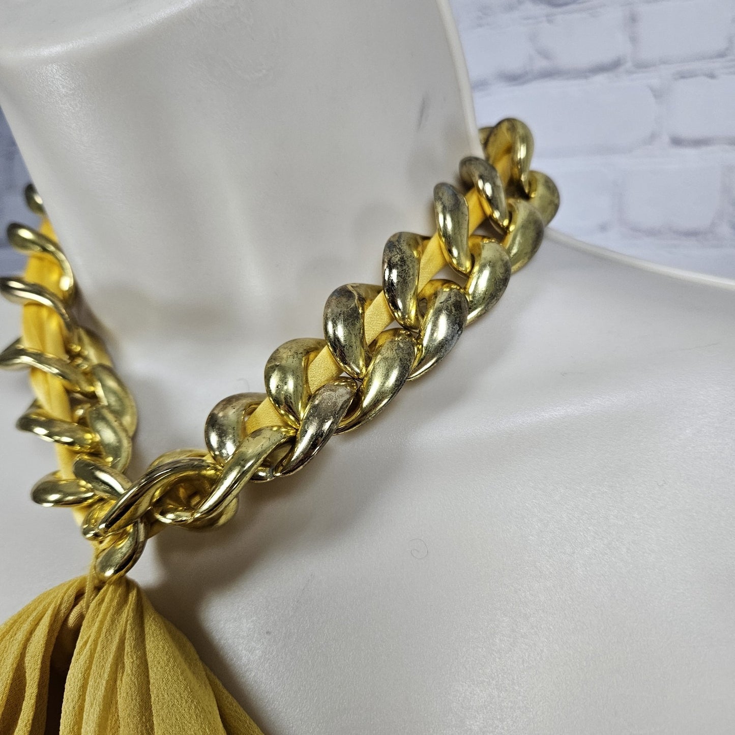 Donna Morgan Yellow 100% Silk Chiffon Gold Chain Halter Tie Knee Length Dress 10