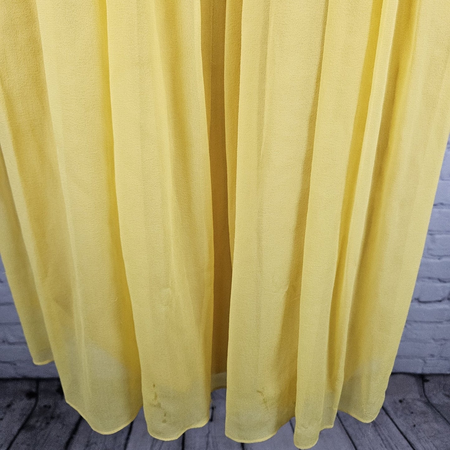 Donna Morgan Yellow 100% Silk Chiffon Gold Chain Halter Tie Knee Length Dress 10
