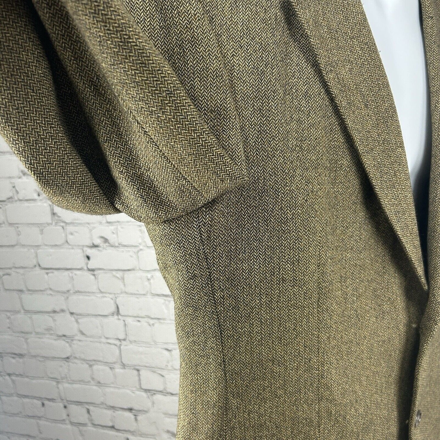 VTG Jos A Bank Brown Wool Herringbone 2 Button Vented Suit Jacket Size 41R