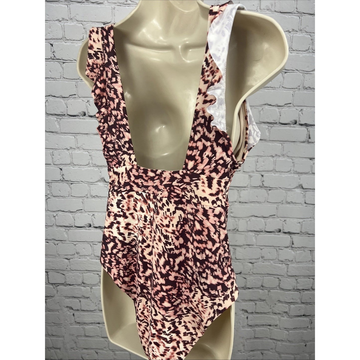 Chelsea28 Pink Abstract Women's One-Piece Padded Ruffle Swimsuit Swim Medium M