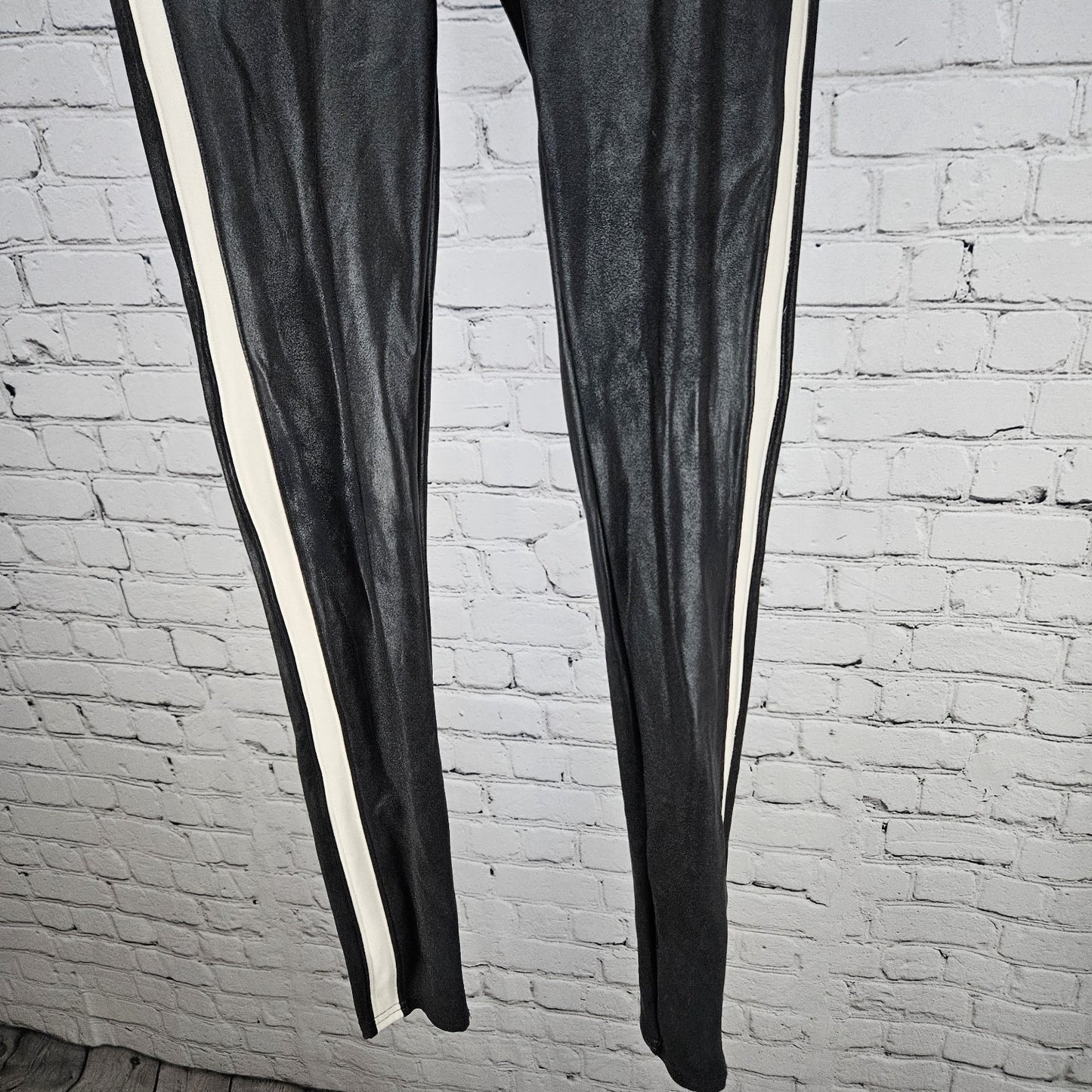 Spanx Black Striped Coated Tummy Control Slimming Leggings Small S (24x28)