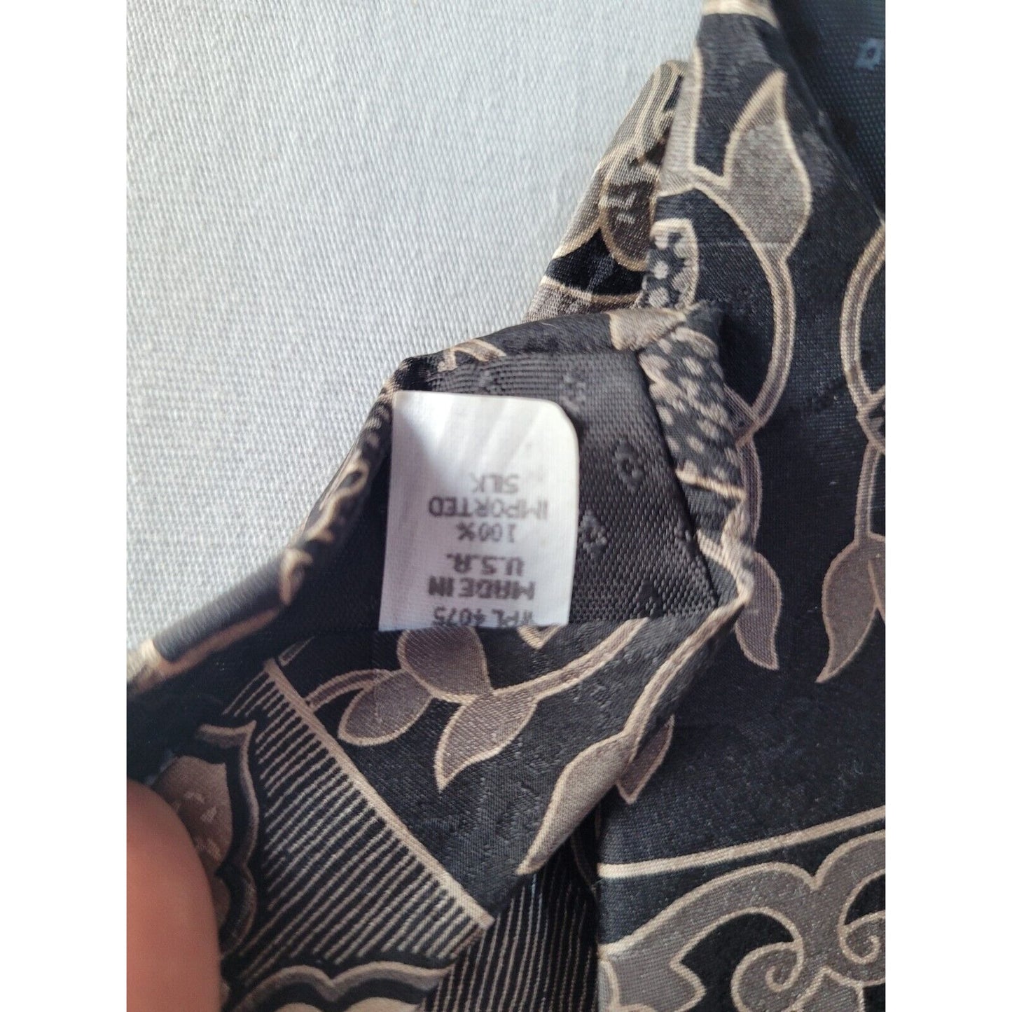Farah 100% Silk Made In USA Reflective Geometric Floral Print Tie 4" X 57"