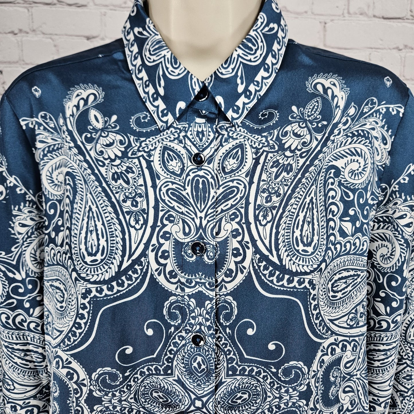 Chico's Blue White Satin Paisley Button Up Long Sleeve Blouse Shirt Top 1 US 8