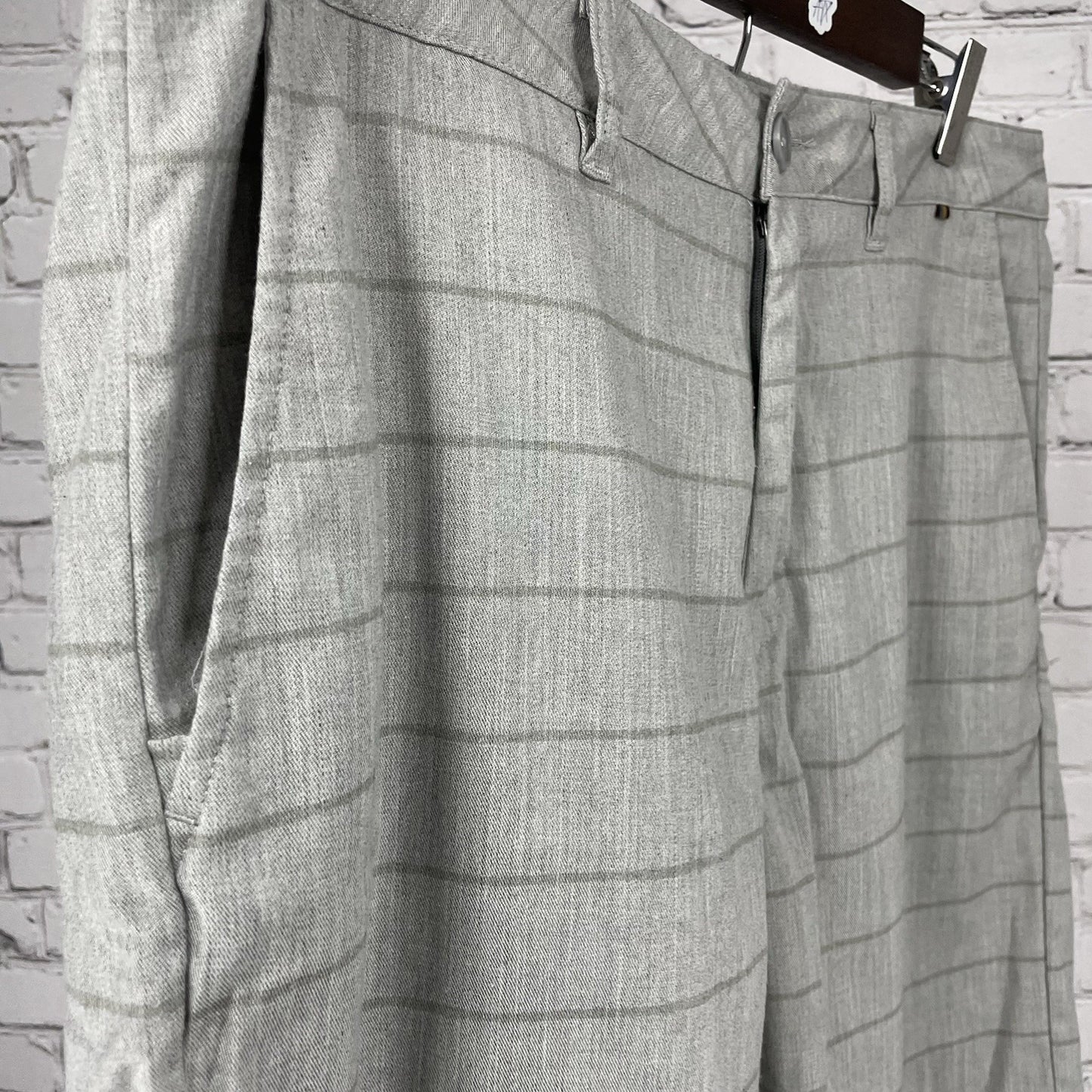 Travis Mathew Grey Striped Lightweight Stretch Chino Golf Shorts 34 (35x9.5)