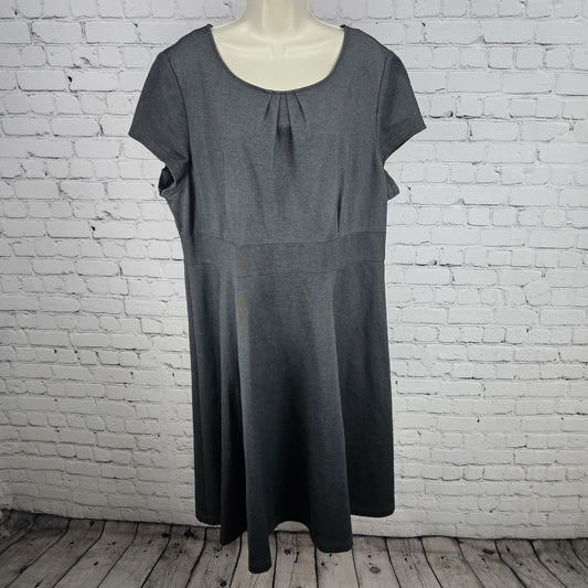 Boden Grey Short Sleeve Pleated Neckline Unlined Stretch A-Line Midi Dress 18L