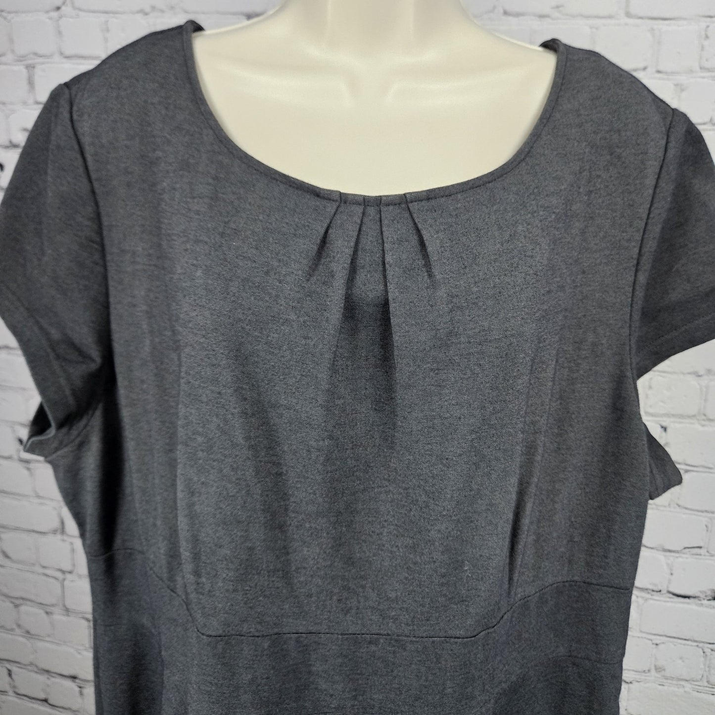 Boden Grey Short Sleeve Pleated Neckline Unlined Stretch A-Line Midi Dress 18L