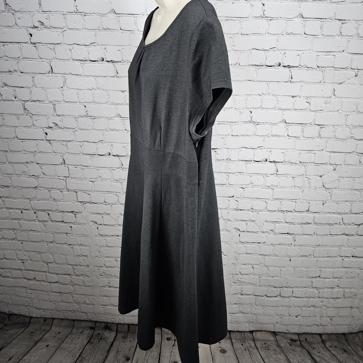 Boden Grey Short Sleeve Pleated Neckline Unlined Stretch A-Line Midi Dress 18L