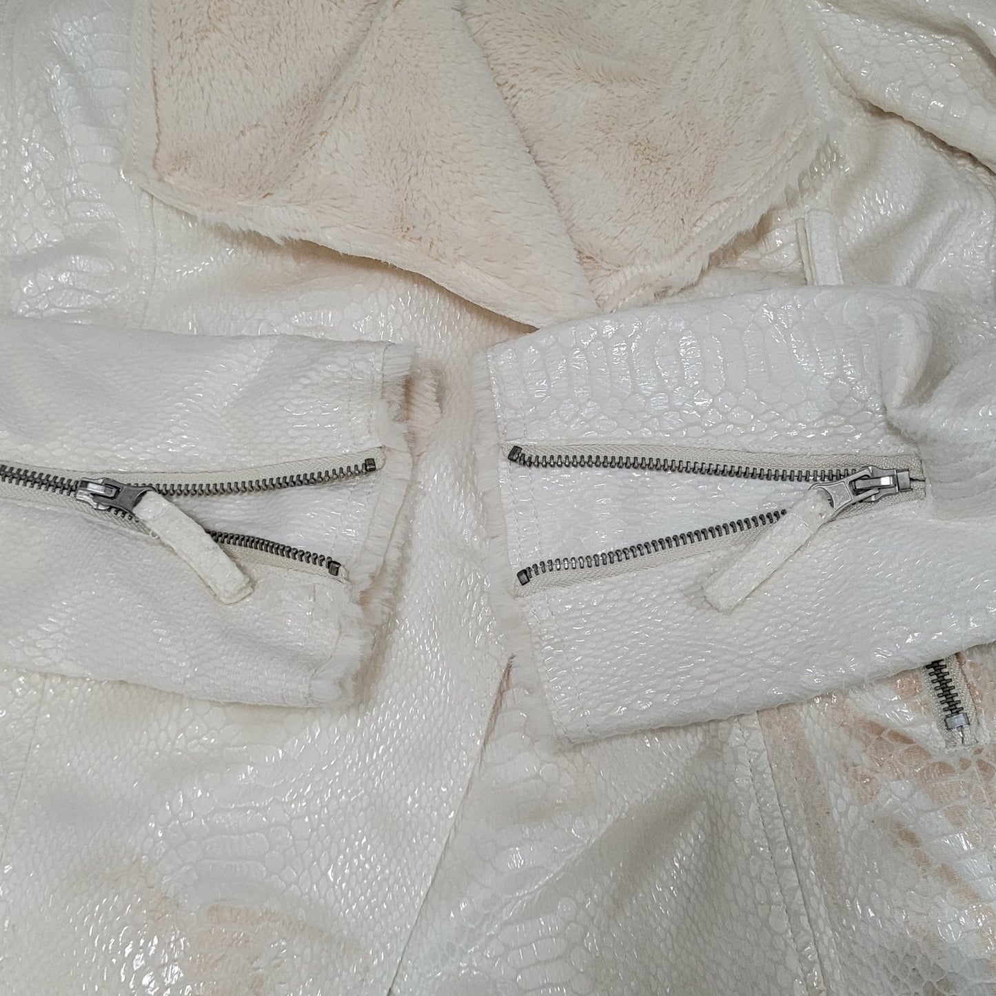 BKE Ivory Animal Print Soft Faux Fur Lined Snap Front Moto Jacket Size Small S