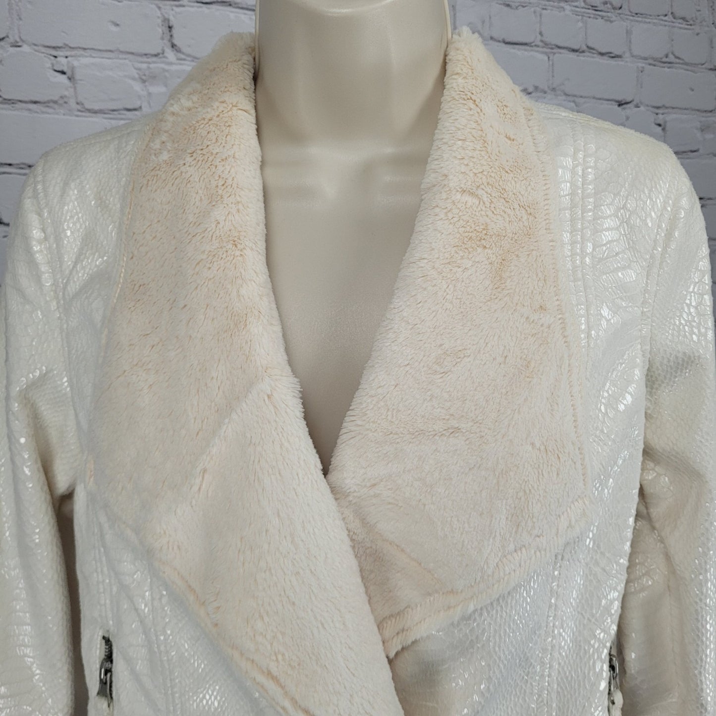 BKE Ivory Animal Print Soft Faux Fur Lined Snap Front Moto Jacket Size Small S