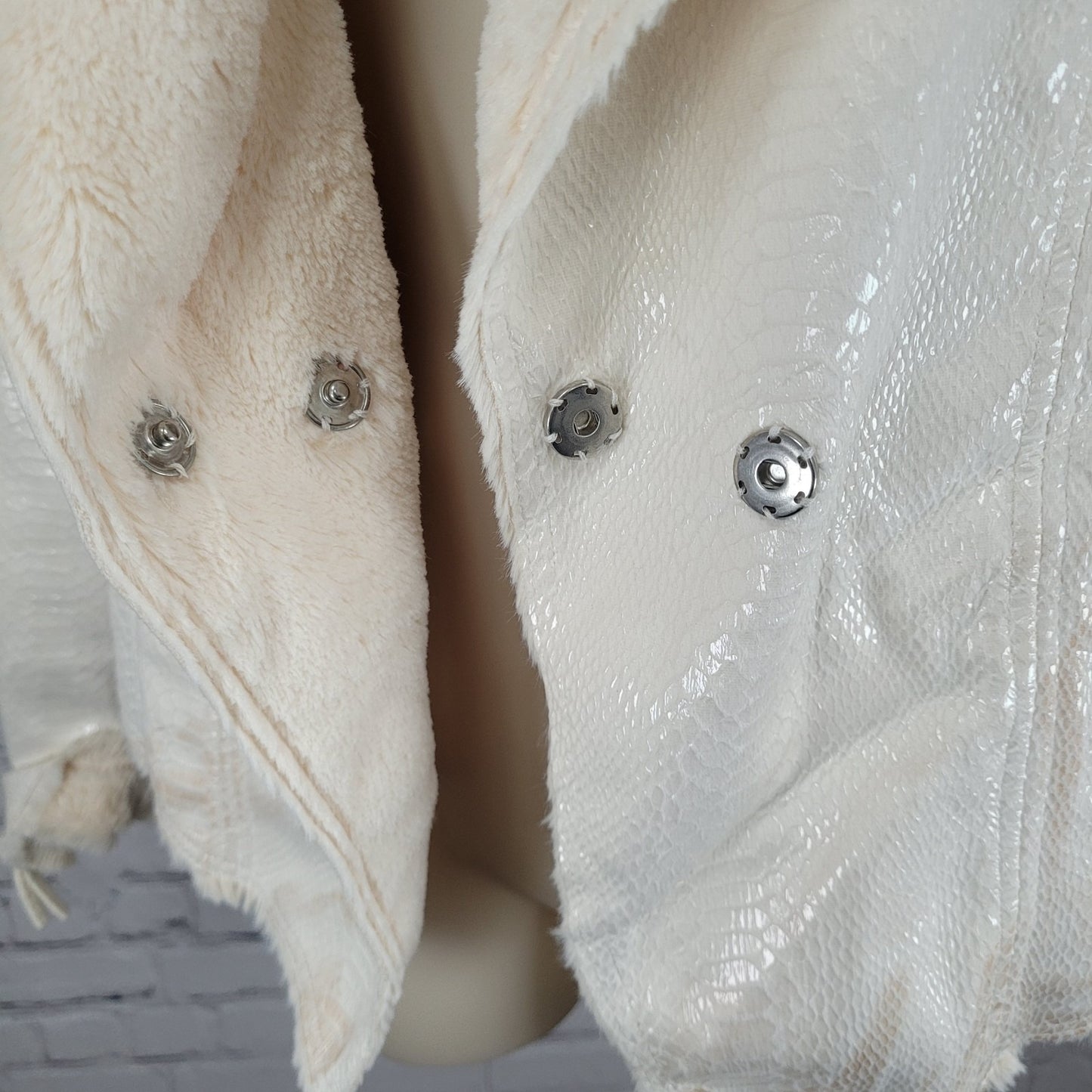 BKE Ivory Animal Print Soft Faux Fur Lined Snap Front Moto Jacket Size Small S