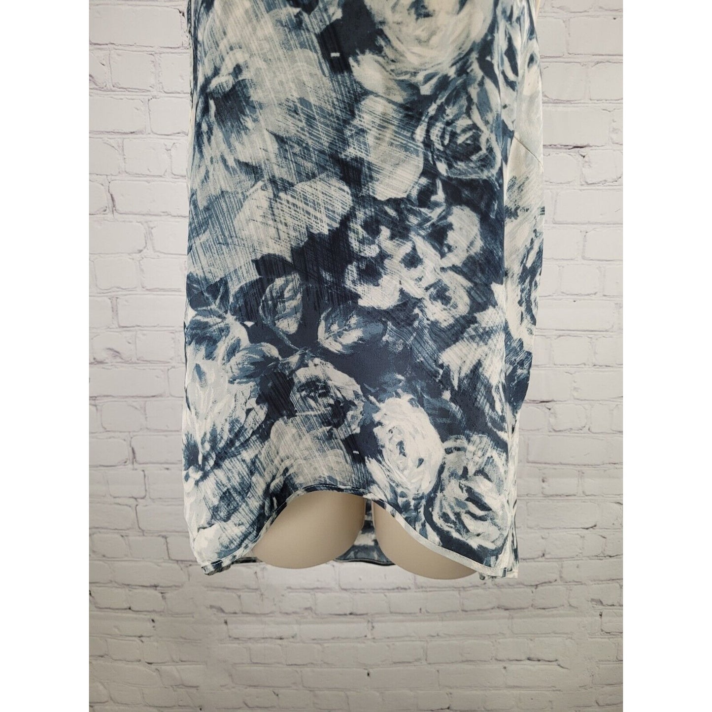 Chaser Collection 100% Silk Lightweight Semi Sheer Blue Floral Top Blouse Size M