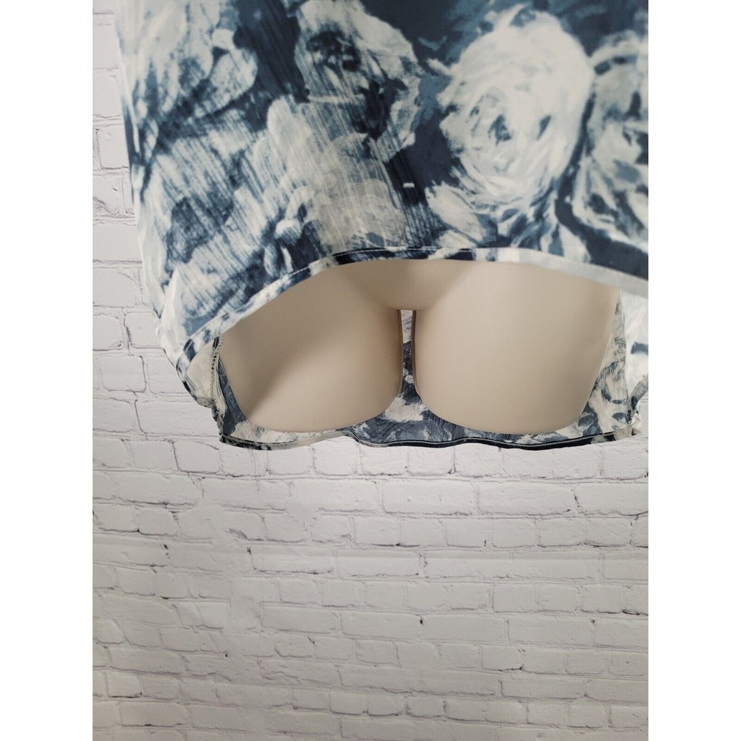 Chaser Collection 100% Silk Lightweight Semi Sheer Blue Floral Top Blouse Size M