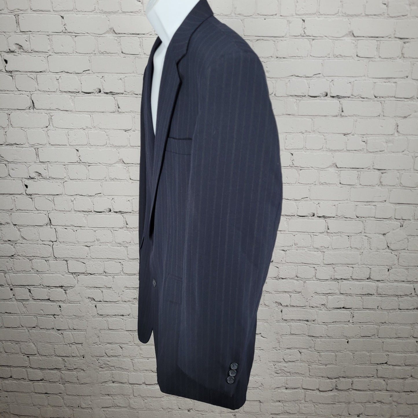 Haggar Navy Pinstriped 2 Button Notch Vented Blazer Sport Coat USA Made Size 42