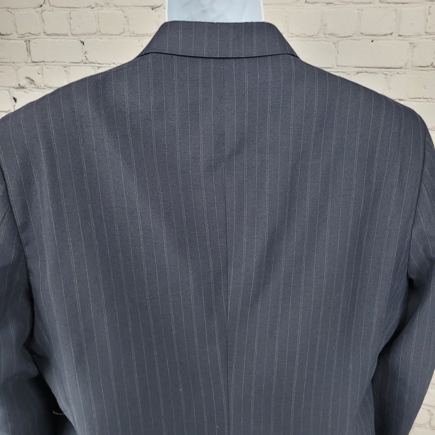 Haggar Navy Pinstriped 2 Button Notch Vented Blazer Sport Coat USA Made Size 42