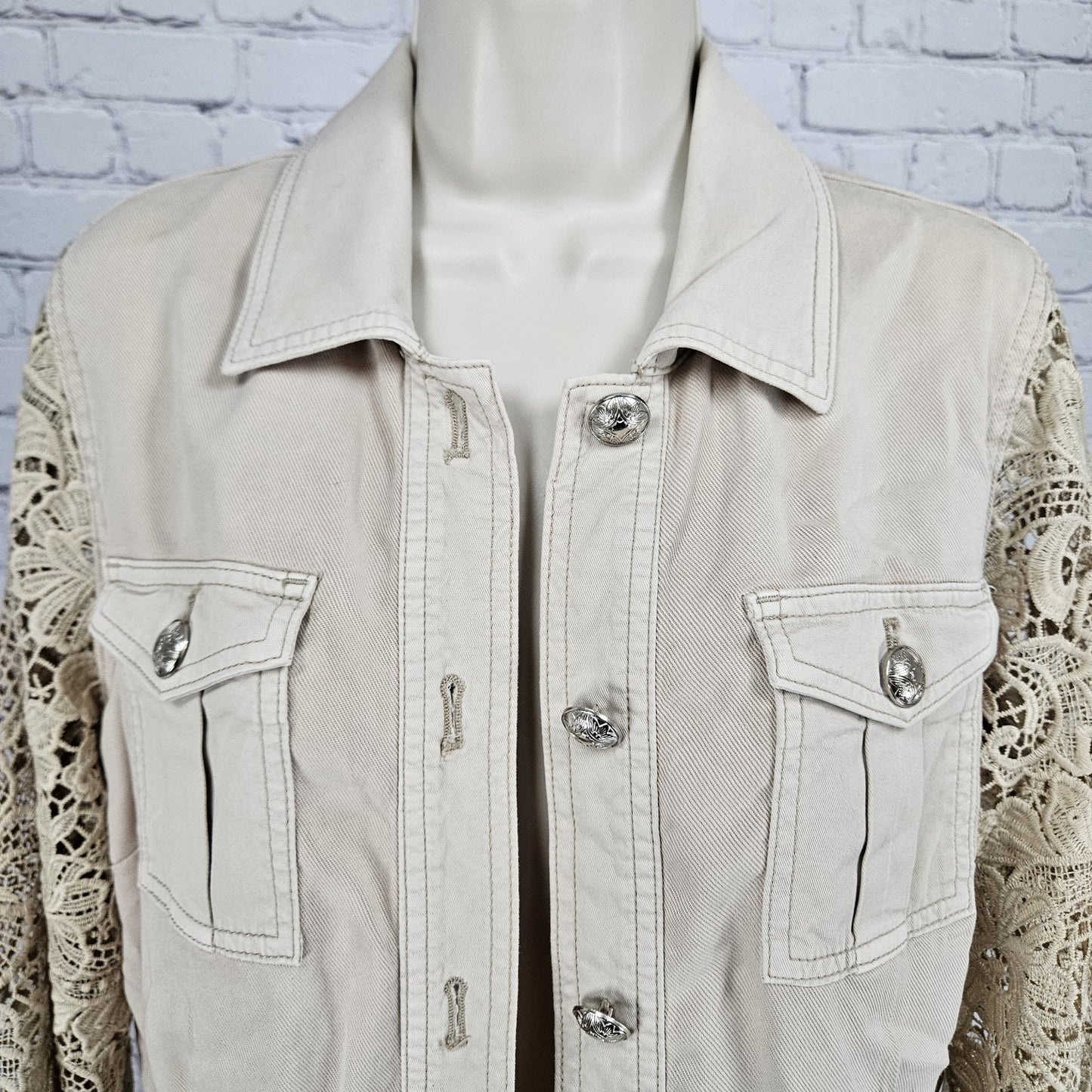 White House Black Market Beige Lace Long Sleeve Buttoned Utililty Jacket 10